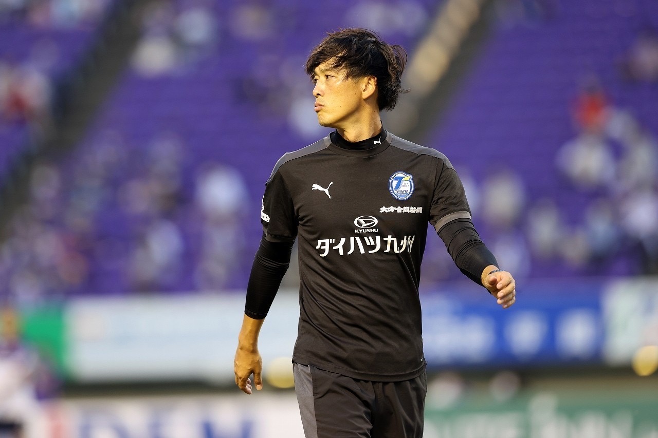 ピッチで指導にあたる安田好隆